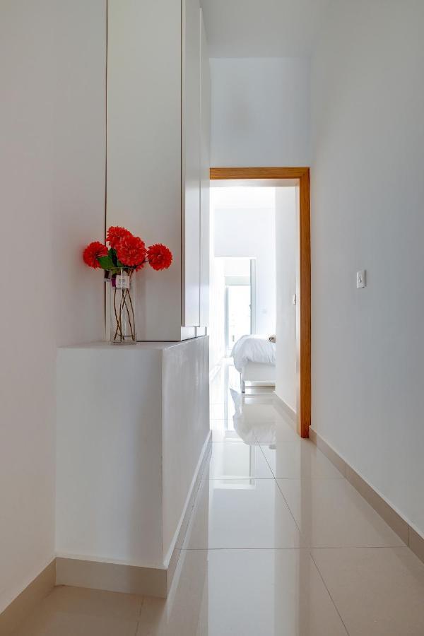 Prime Location Apartment With Side Seaviews Sliema Luaran gambar