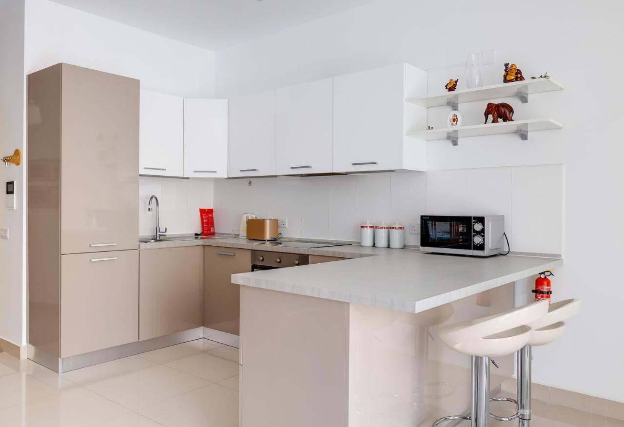 Prime Location Apartment With Side Seaviews Sliema Luaran gambar
