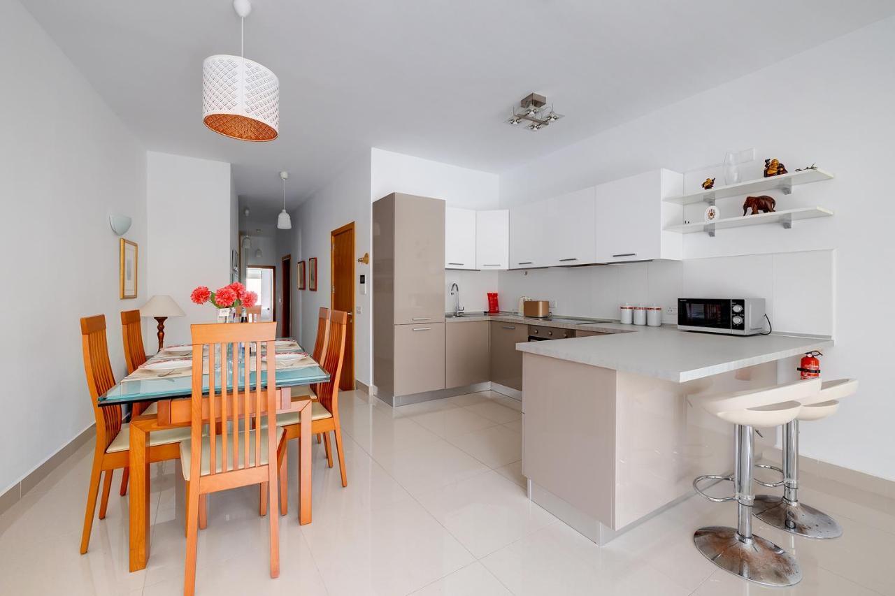 Prime Location Apartment With Side Seaviews Sliema Luaran gambar