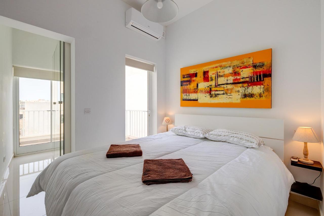 Prime Location Apartment With Side Seaviews Sliema Luaran gambar