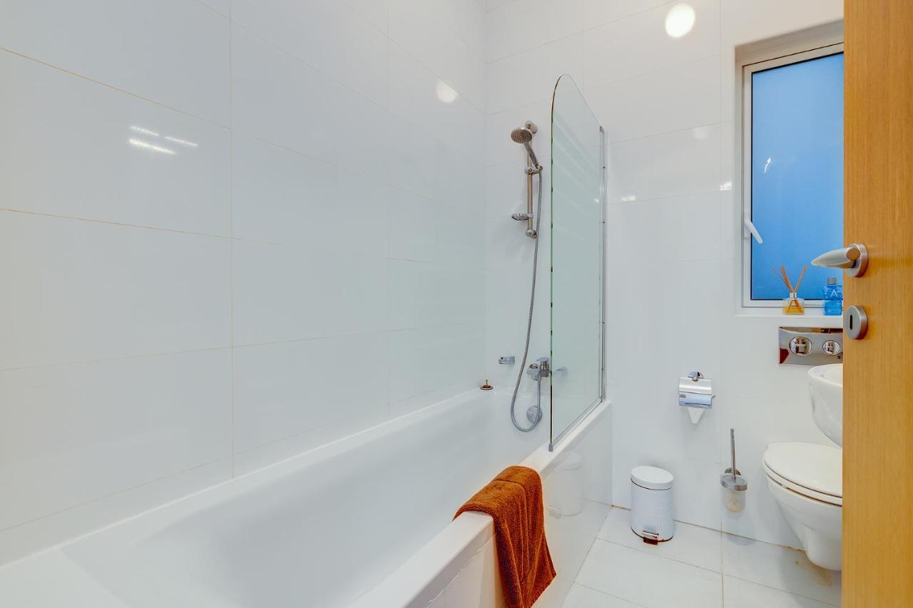Prime Location Apartment With Side Seaviews Sliema Luaran gambar
