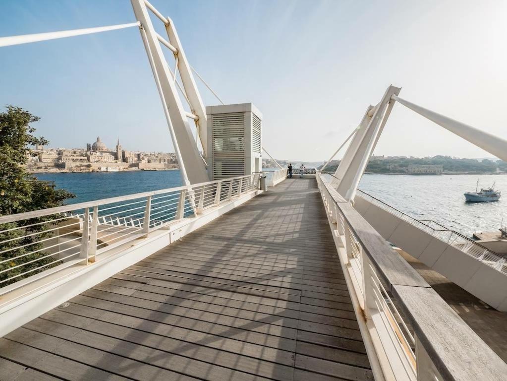 Prime Location Apartment With Side Seaviews Sliema Luaran gambar