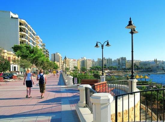 Prime Location Apartment With Side Seaviews Sliema Luaran gambar