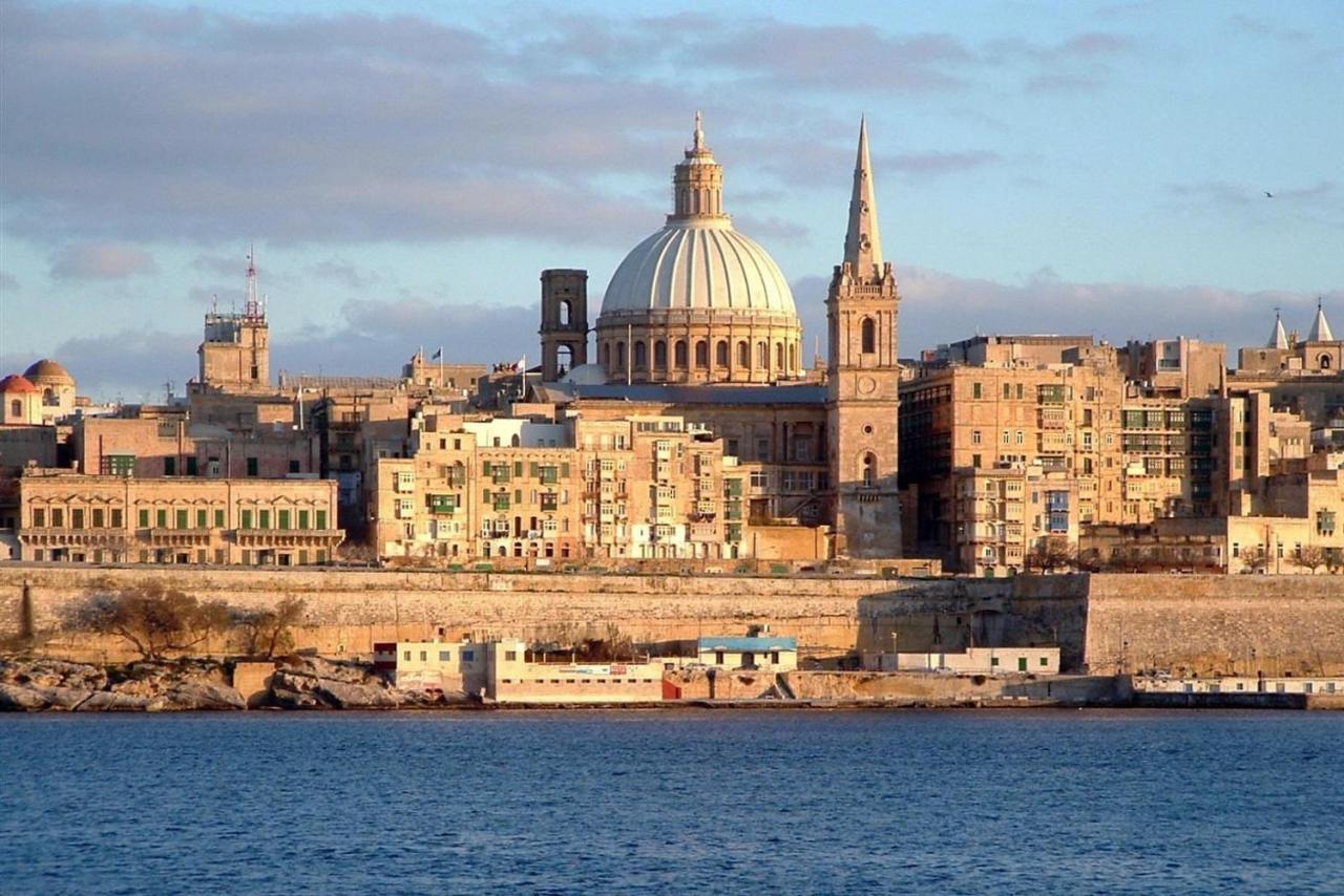 Prime Location Apartment With Side Seaviews Sliema Luaran gambar