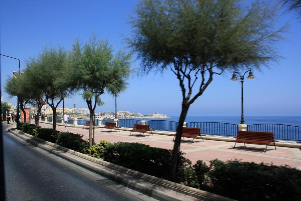 Prime Location Apartment With Side Seaviews Sliema Luaran gambar